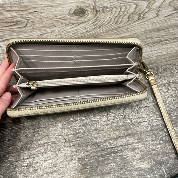 Used fossil wallet with wristlet - Picture 3 of 3